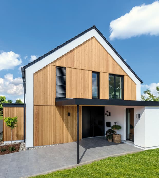 Blick auf die Hauseingangsseite.