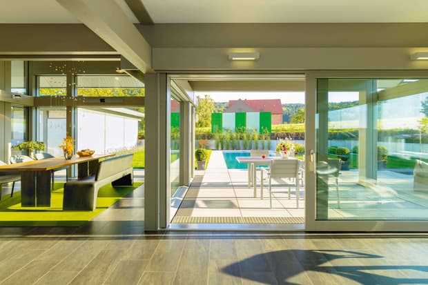 Faszinierendes HUF Haus ART 4 mit Ausblick in den Garten