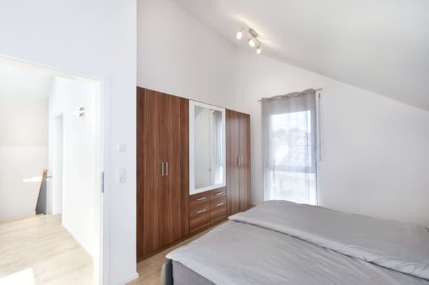 Der hohe Kniestock erhält viel Wohnfläche