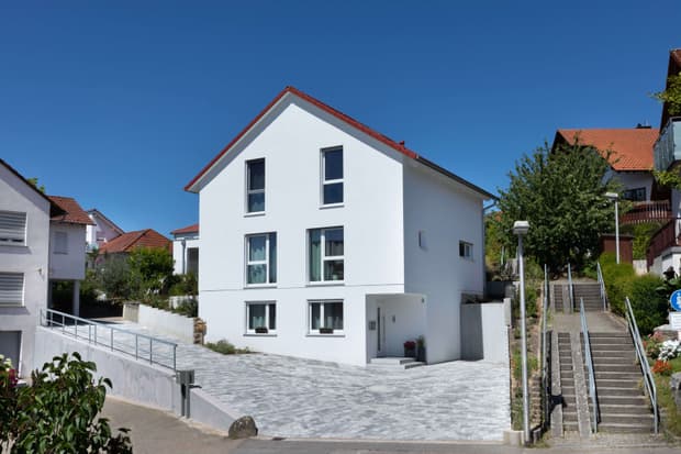 Klassisches Einfamilienhaus mit Satteldach