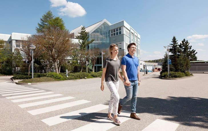 Firmenzentrale mit Ausstattungszentrum Süd 