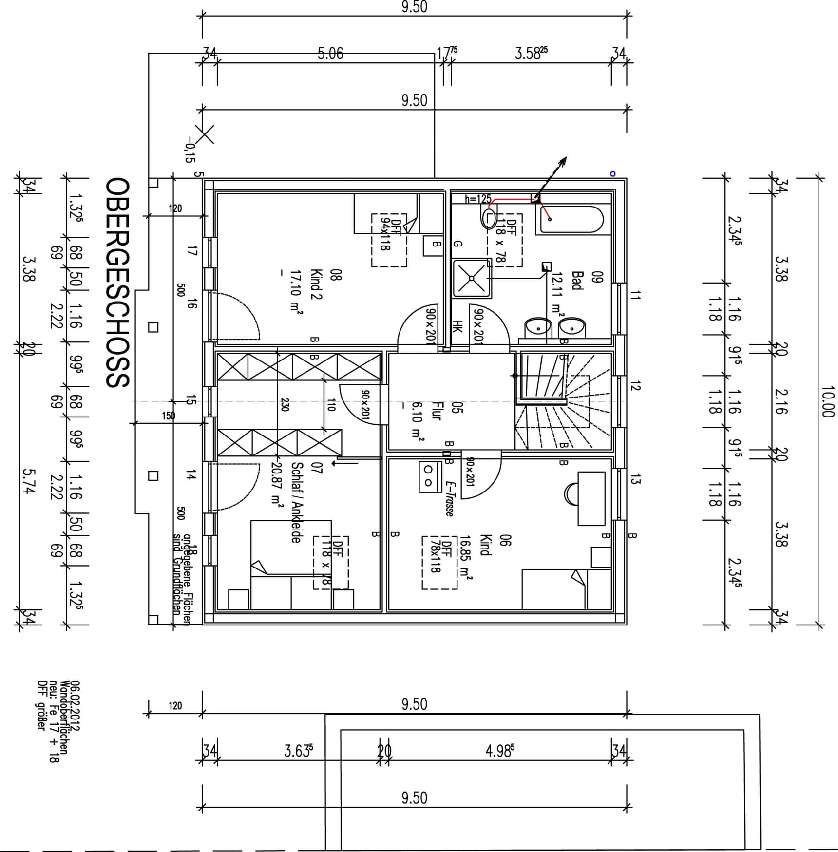 Der Grundriss des OGs des traditionellen Holzhauses mit durchgängiger, grauer Holzfassade, inspiriert von unserem Musterhaus 'St. Johann'