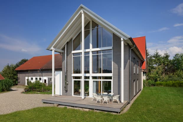 Einfamilienhaus mit modernem Anbau mit Satteldach