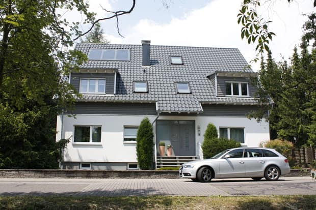 Außenansicht des Hauses Hertweck mit neuem Hausaufsatz