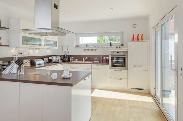 LUXHAUS - Walmdach 179