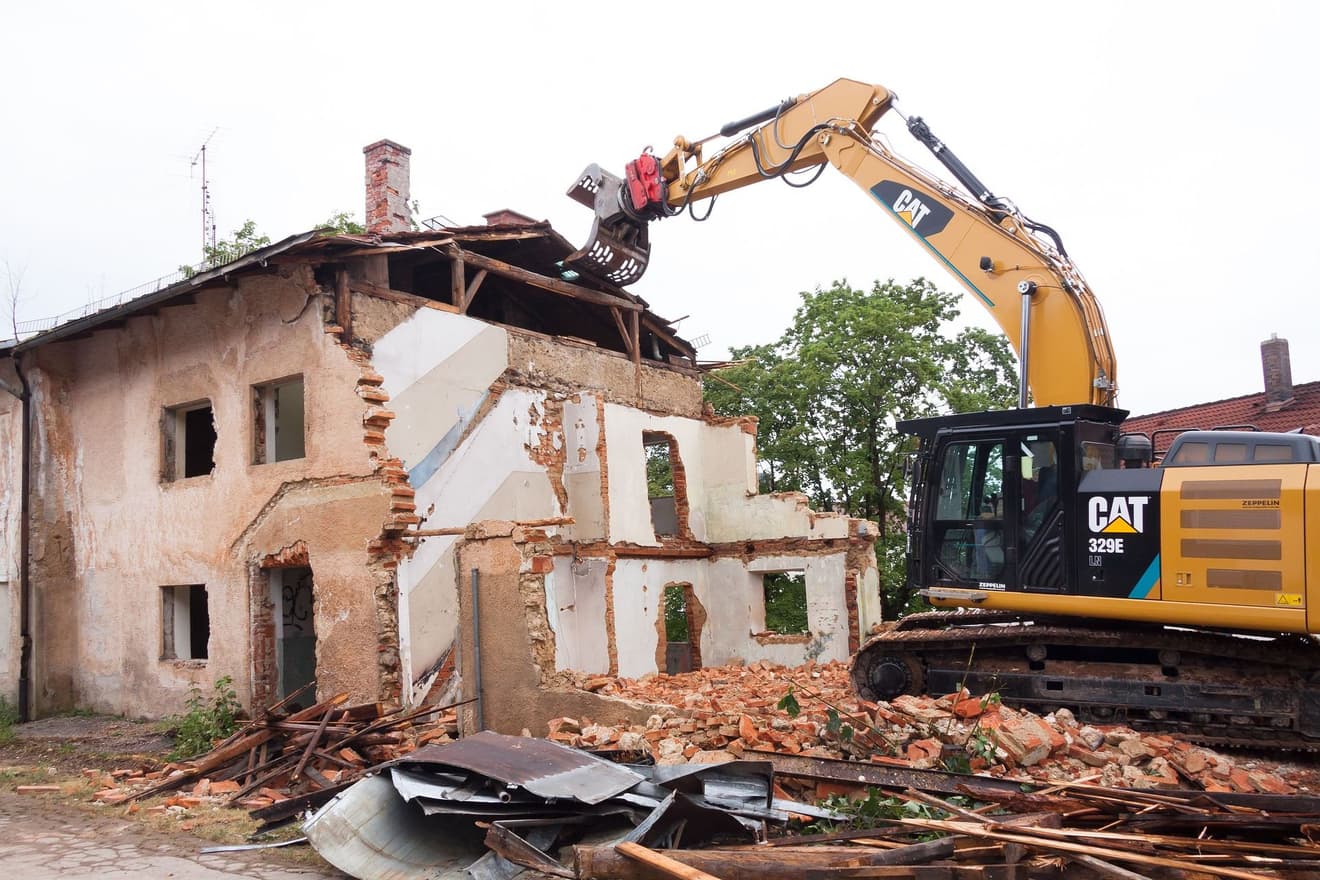 Baustelle für den Abriss eines Hauses