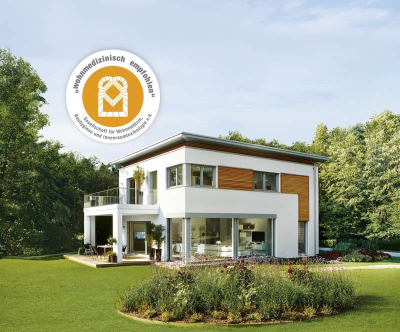 Modernes Kubushaus mit Flachdach und großem Garten