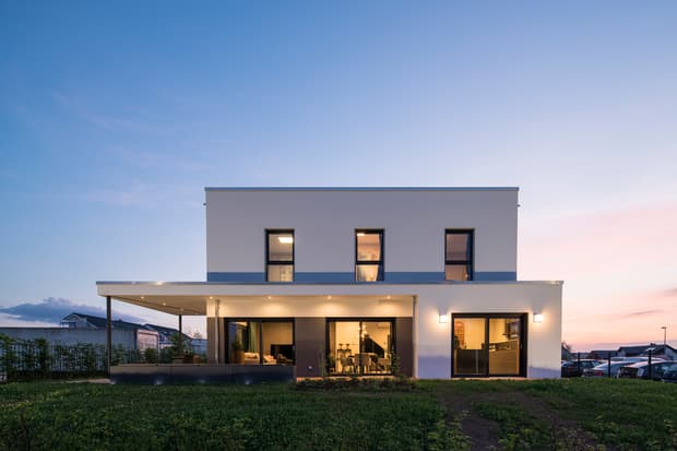 FingerHaus ALTERO Musterhaus Nachtaufnahme