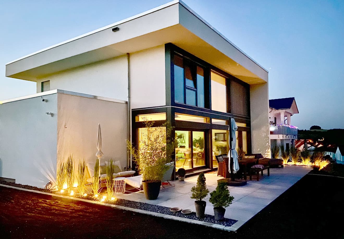 Modernes Fachwerkhaus mit großer Terrasse