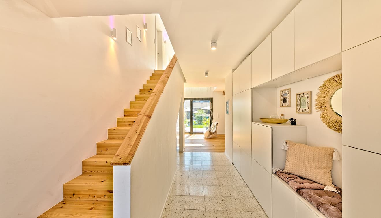 Flur im Erdgeschoss mit Treppe
