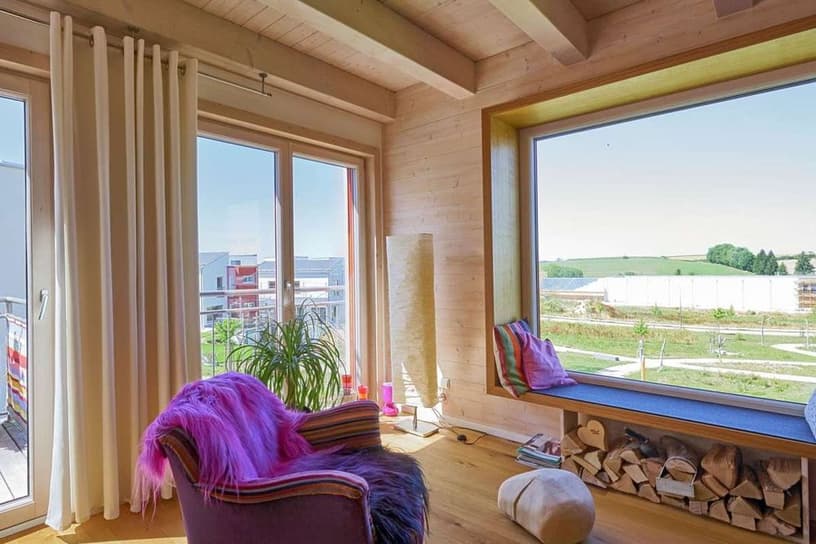 Wohnzimmer mit Panoramafenster