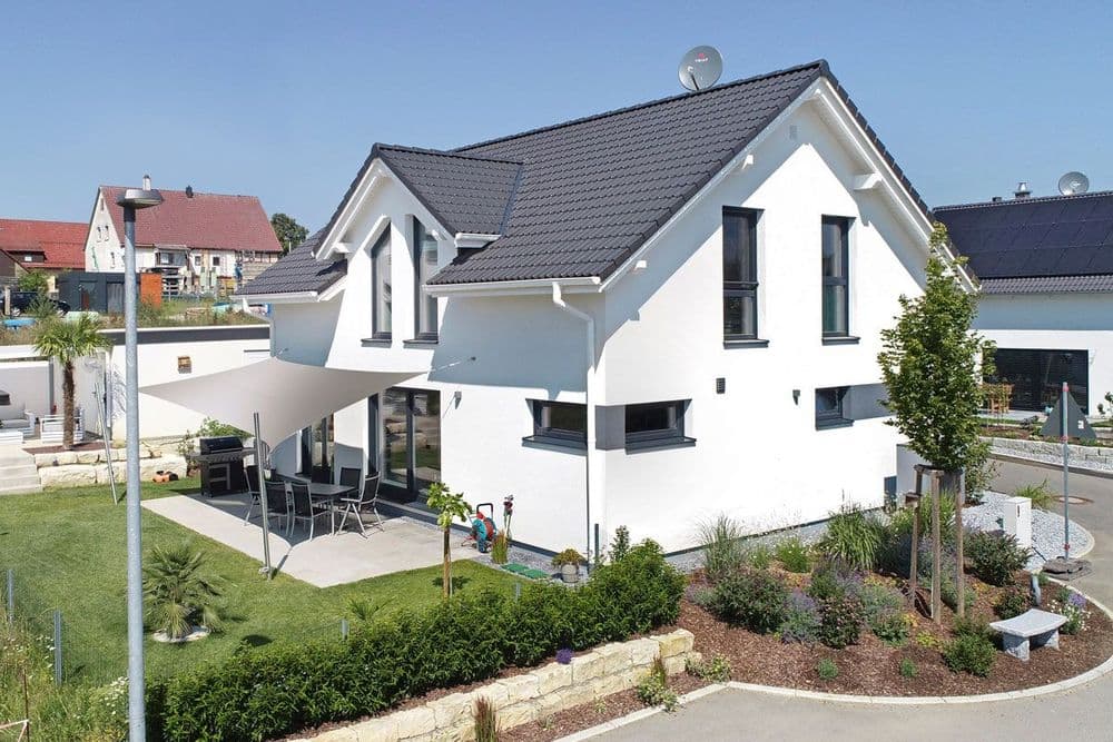 Einfamilienhaus mit Terrasse und Garten