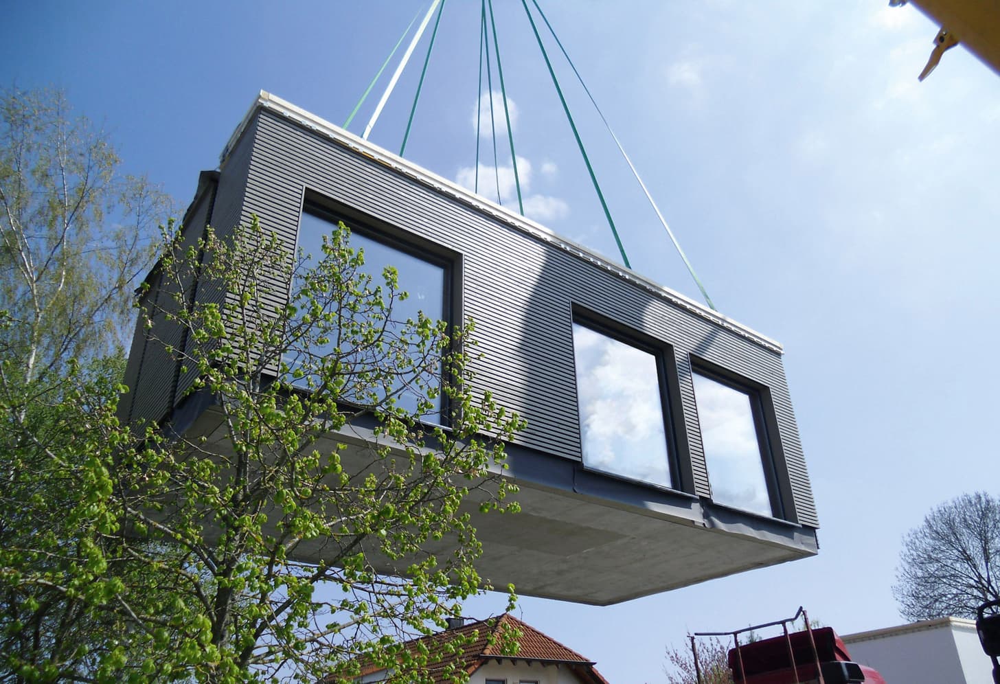 FlyingSpace-Montage von SchwörerHaus - fliegendes Minihaus