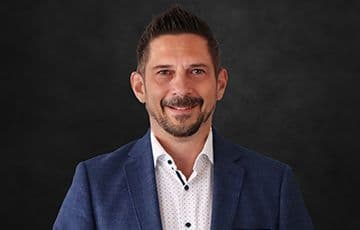Verkäufer Mark Fröndgen