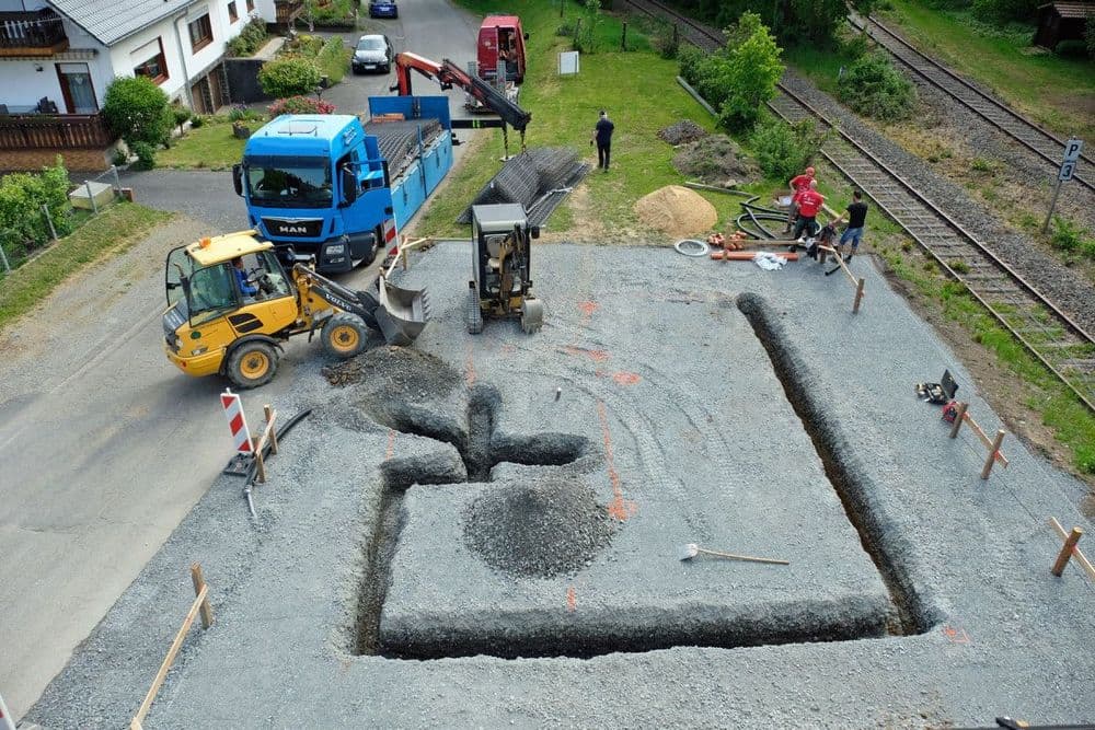 Hausbau Baustelle mit Frostschürze