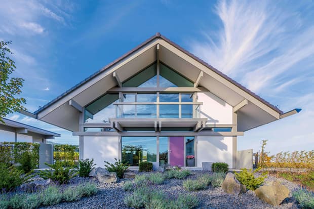 Modernes HUF Haus ART 4 mit Satteldach und Pool