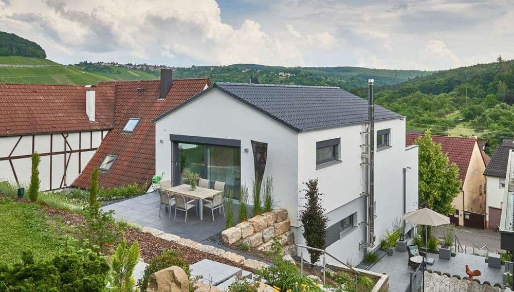 Einfamilienhaus in Hanglage mit Terrasse