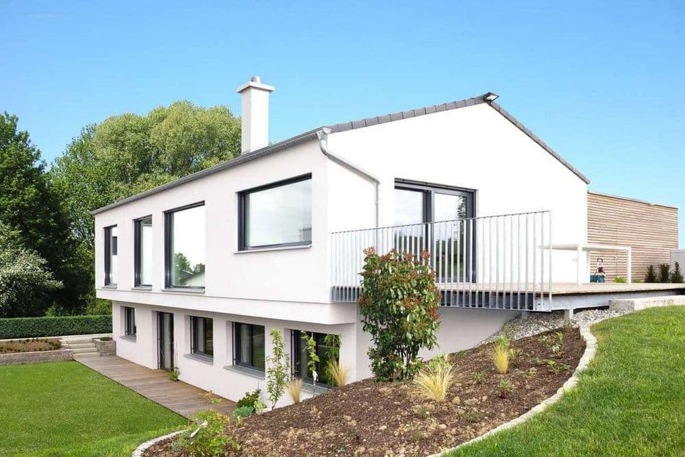 Einfamilienhaus in Hanglage Bungalowstil