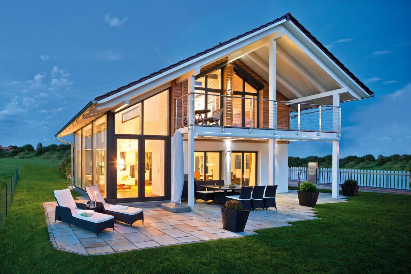 Architektenhaus mit Glasfassade zum Gartengrundstück