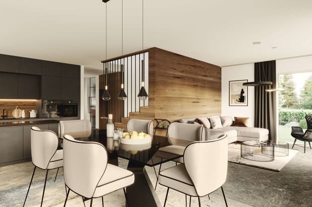Offenes Wohnzimmer im modernen Musterhaus mit Designküche, Holzwand, Esstisch, hellen Stühlen und großer Fensterfront.