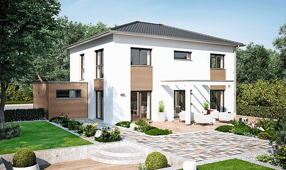 Modernes zweistöckiges weißes Einfamilienhaus mit Holzverkleidung Terrasse Garten und grünem Umfeld