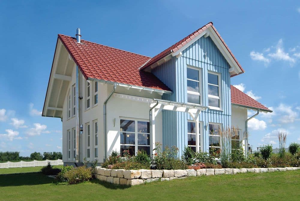 Modernes Einfamilienhaus mit Satteldach und Zwerchhaus