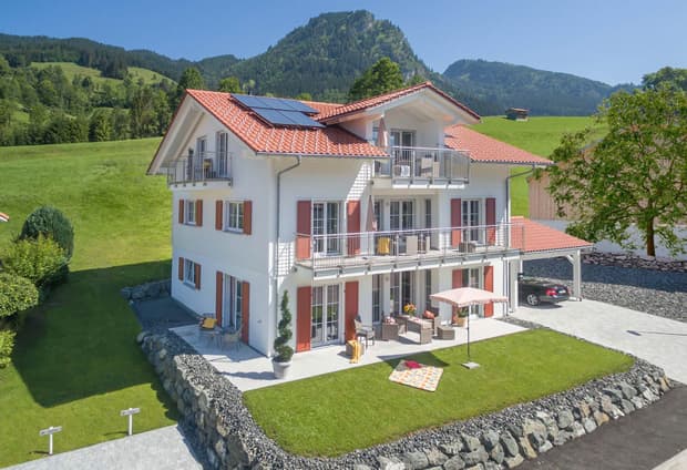 Mehrfamilienhaus-mit-Satteldach.jpg