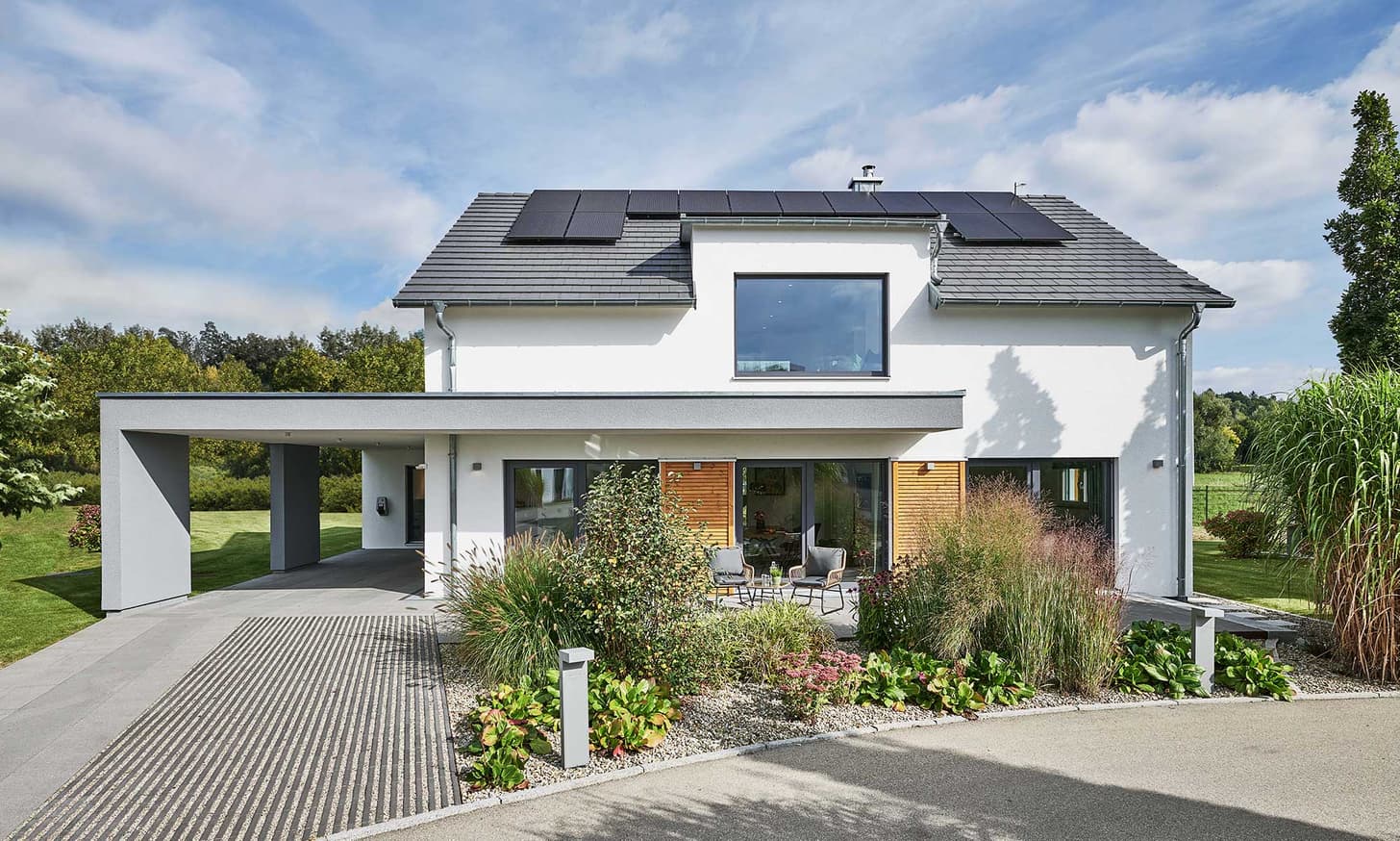 Musterhaus-Guenzburg-Fertighaus-WEISS.jpg