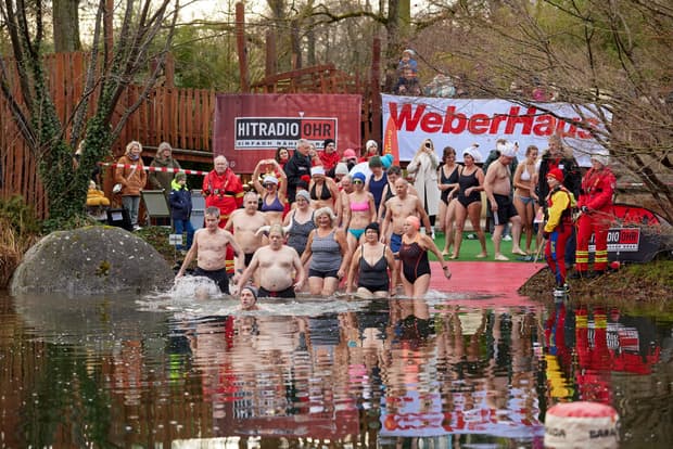 Neujahrsschwimmen in der World of Living von WeberHaus