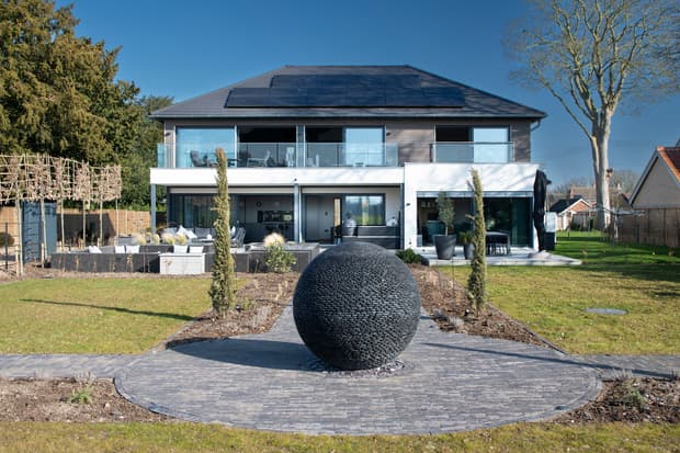Rear-aspect-_garden-ball.jpg