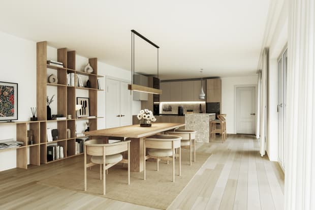Moderner offener Essbereich mit Holztisch, sechs gepolsterten Holzstühlen, großer Holz-Regalwand und minimalistischer Küche in Beige und Naturstein