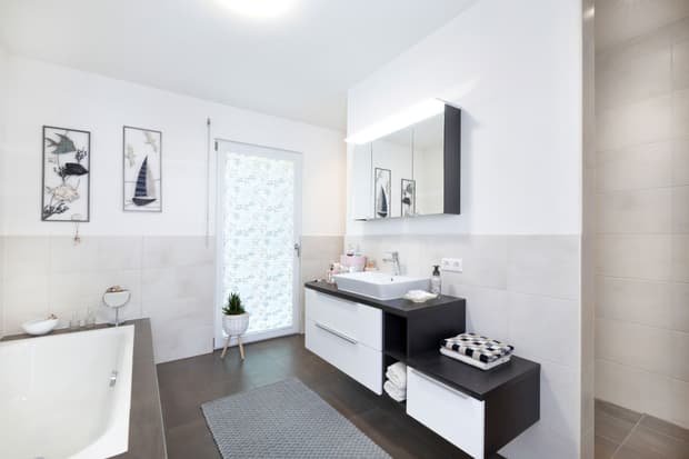 U343-walmdachbungalow-badezimmer.jpg