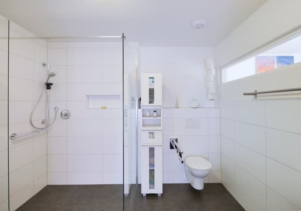 Haus Molt-Mehrfamilienhaus-2-Parteienhaus-Badezimmer