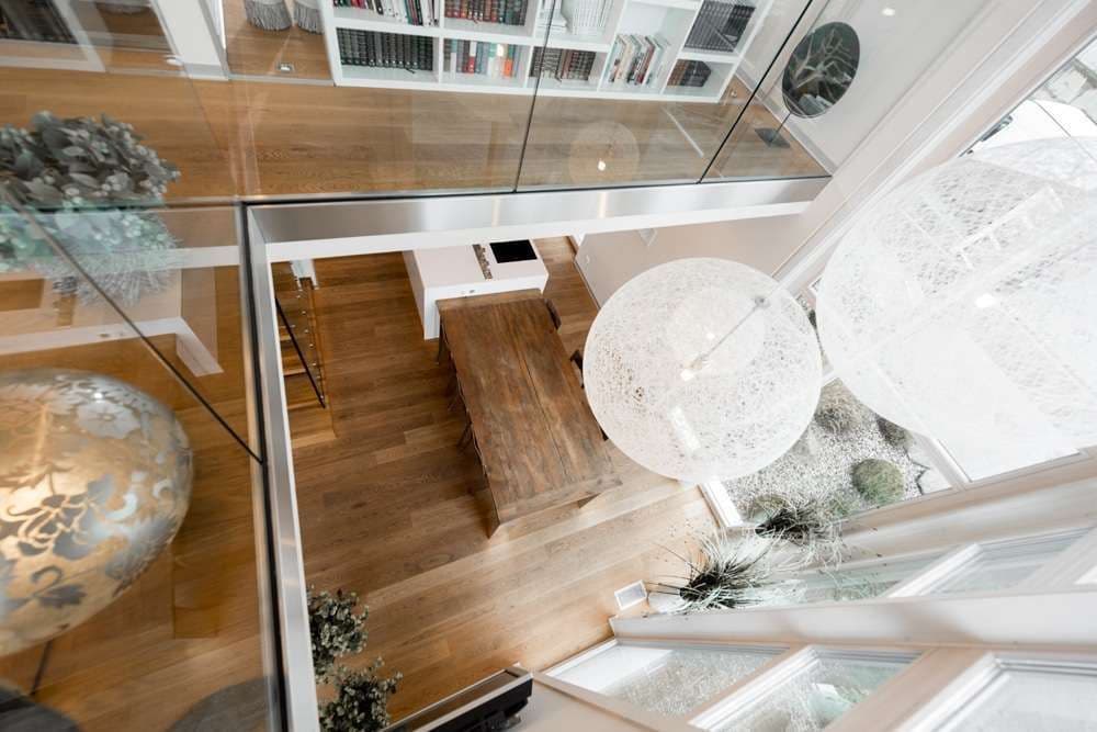 Galerie mit Blick auf Essbereich