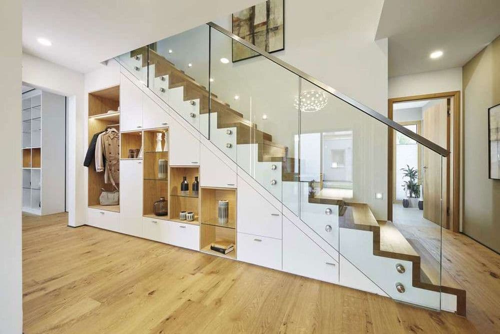 Treppe mit Einbauschrank