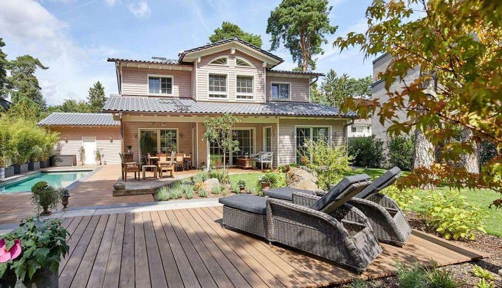 New England House mit Garten, Terrasse und Pool