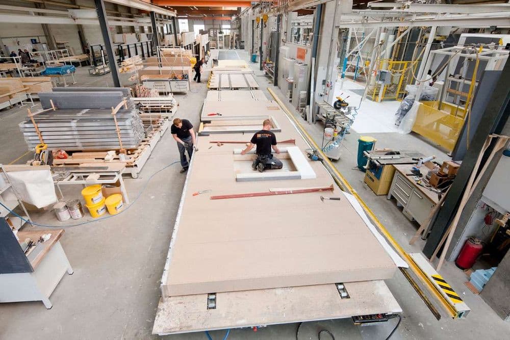 Produktion der Fertighaus-Einzelteile im Werk