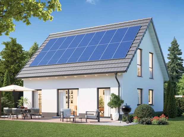 Fertighaus Einfamilienhaus zweigeschossig mit Satteldach und Photovoltaik, weißer Putzfassade, Terrasse im Garten