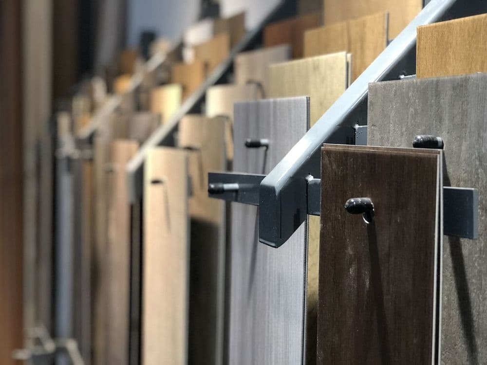 Auswahl verschiedener Bodenbeläge für den Innenausbau