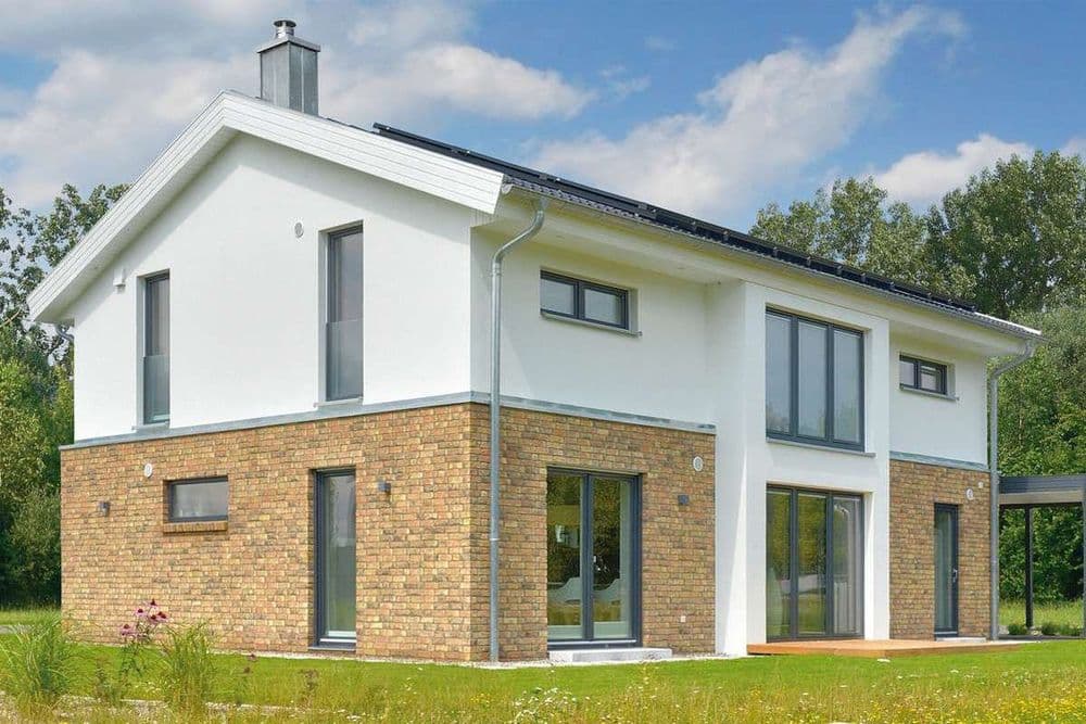 Haus mit Klinker- und Putzfassade