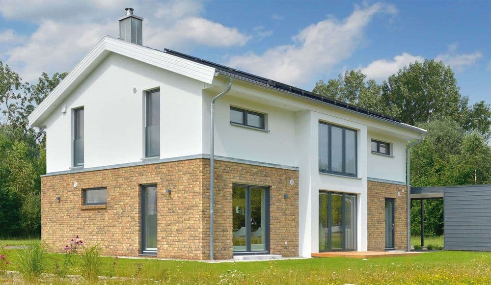 Haus mit Klinker- und Putzfassade