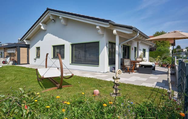 Bungalow aus Holz mit Putzfassade