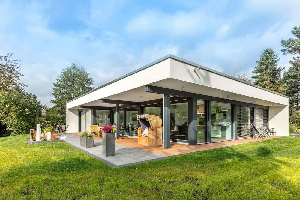 Meisterstück-HAUS als Bungalow Fertighaus mit Flachdach