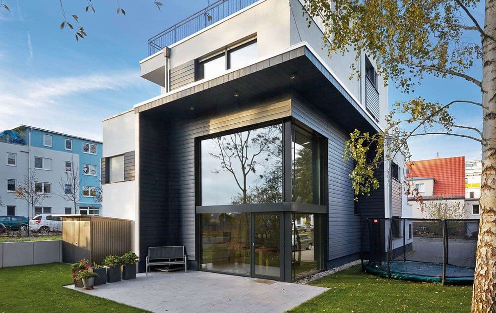 Kleines Fertighaus mit Glasfront