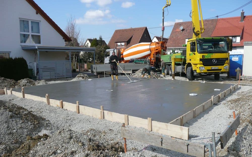 Solides Fundament mit Bodenplatte.