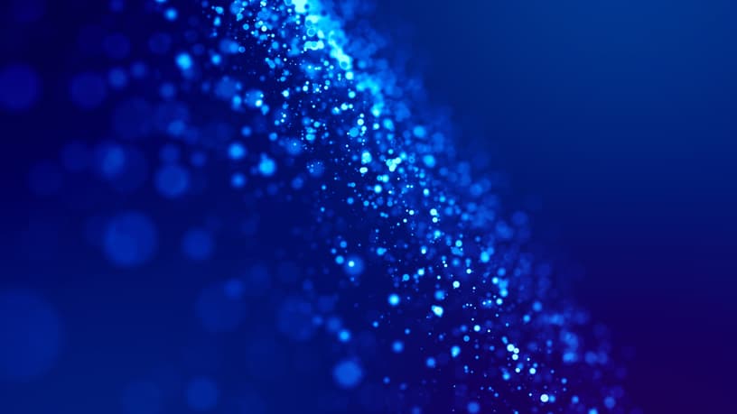 Blaue Wasserpartikel symbolisieren sauberes, weiches Wasser. Weichwasseranlagen entfernen Kalk und schützen Leitungen im Eigenheim vor Ablagerungen und Schäden.