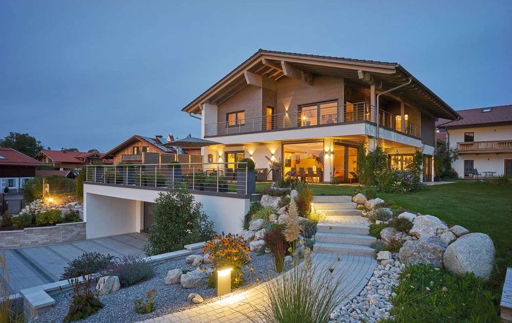 Modernes Einfamilienhaus mit Garten, Terrasse und Garage