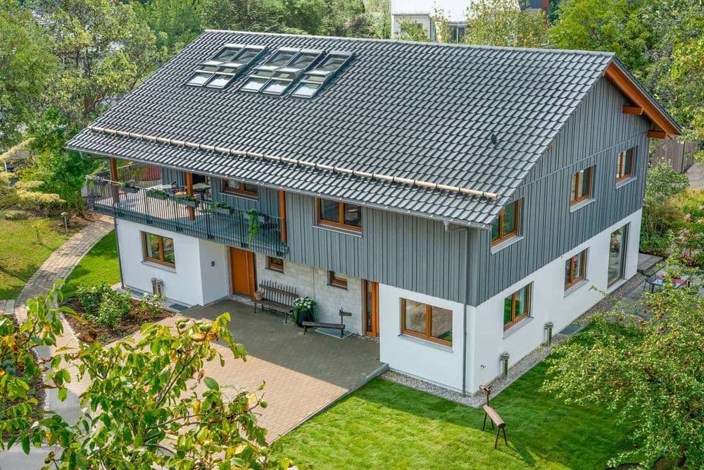 Mehrfamilienhaus mit Dachterrasse und Schneefangsystem