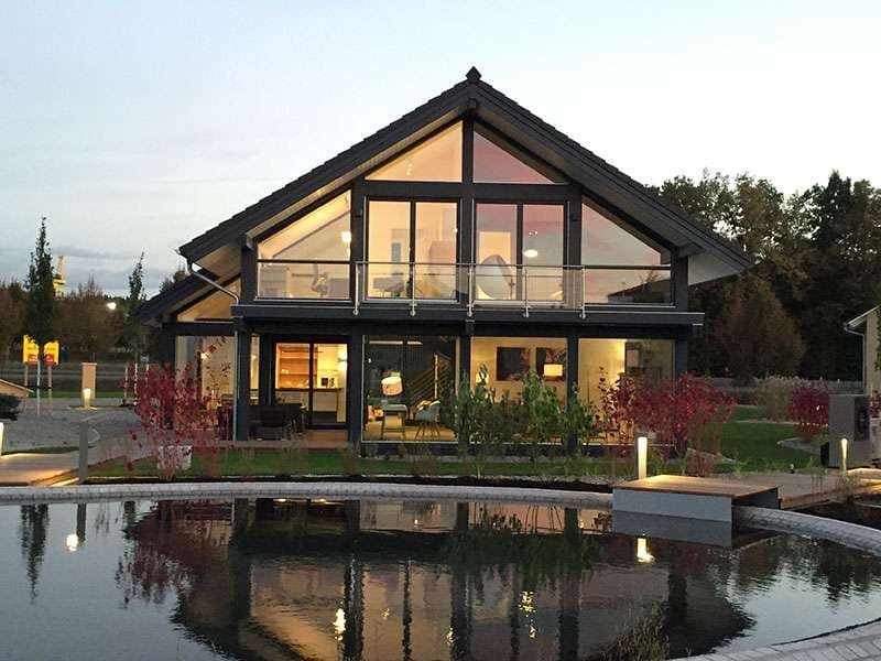 Frontansicht des modernen Designhauses