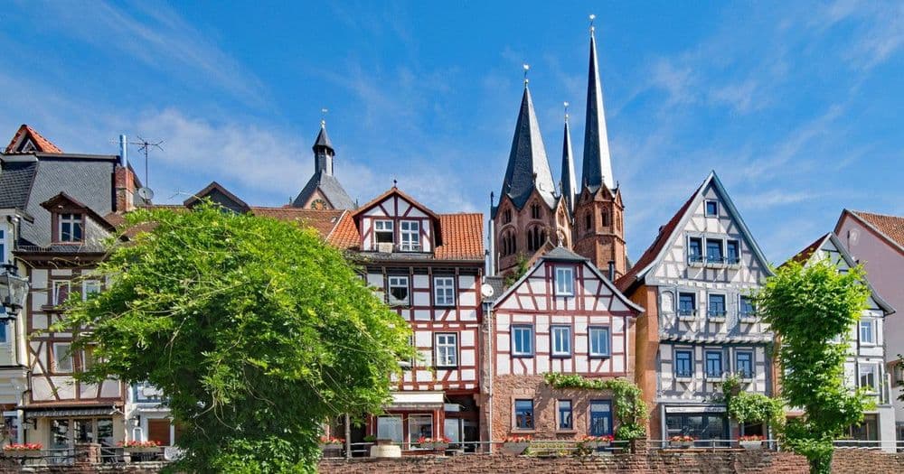 Historische Bausubstanz im Stadtkern in Form von mittelalterlichen Gebäuden